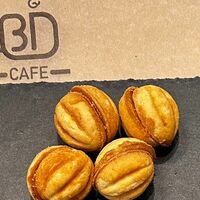 Орех со сгущенкой в B&D Cafe