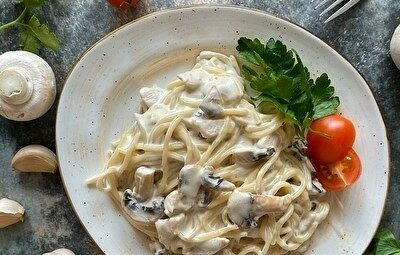 Паста с курицей и грибами в Maki Family по цене 359