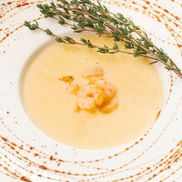 Суп-крем из кукурузы с тигровыми креветками в Имбирь