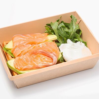 Вафля с авокадо, яйцом пашот и слабосоленым лососем в Best Food Sochi кафе правильного питания по цене 820 ₽