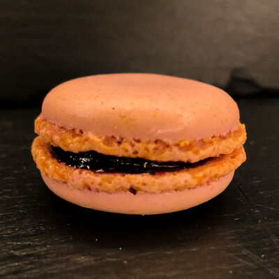 Макарун Черная смородина в Пекарня Буханка по цене 75 ₽