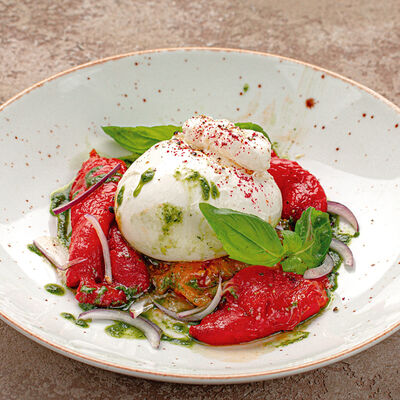 Буррата с печеным перцем и розовыми томатами в Терраса по цене 1350 ₽