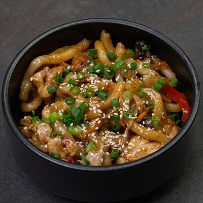 Удон с курицей в Pho Tom по цене 390 ₽