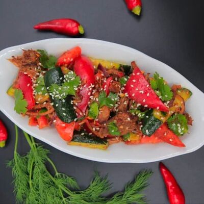 Острый салат в Беш манты по цене 399 ₽