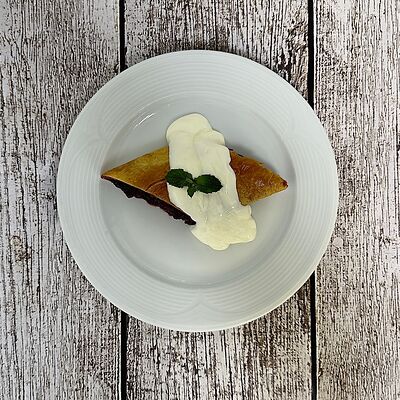 Штрудель вишневый в Луна Рыба по цене 350 ₽