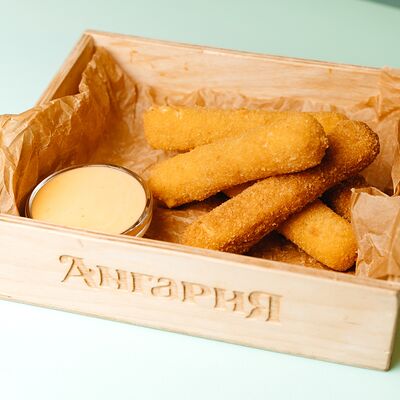 Сырные палочки с соусом рокфор в Ангария по цене 457 ₽