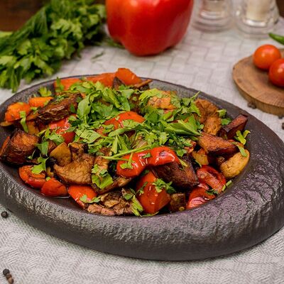 Сковорода со свининой в Кампус по цене 490 ₽