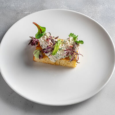 Бриошь с крабом, муссом из авокадо и соусом айоли в КрабыКутабы по цене 1830 ₽