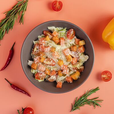 Цезарь с лососем в Rooooolls по цене 690 ₽