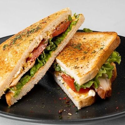 Сэндвич с курицей в Колизей по цене 450 ₽