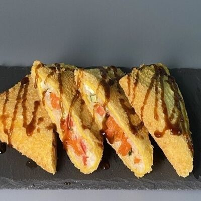 Сэндвич с лососем х/к в Chicken & Roll по цене 480 ₽