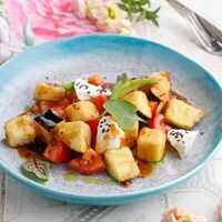 Салат с хрустящими баклажанами и сливочным сыром в Катюша Katyusha