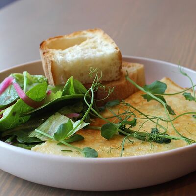 Омлет на сливках с лососем в Raison D’être по цене 400 ₽