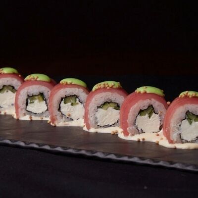 Ролл с тунцом под соусом васаби в Кабуки по цене 590