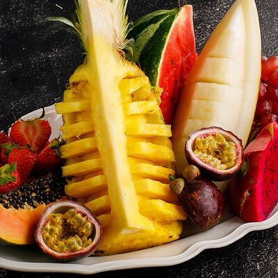 Тропическая фруктовая тарелка в Ginza по цене 10900 ₽