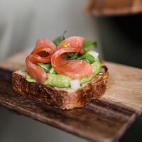 Брускетта с лососемв Chalet River Club
