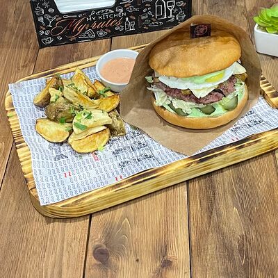 Бургер Сытый кот в Burgerlux по цене 649 ₽