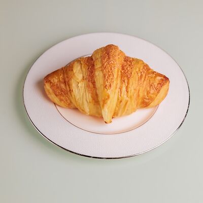 Круассан с сыром в NIQA Patisserie & Cafe по цене 410 ₽
