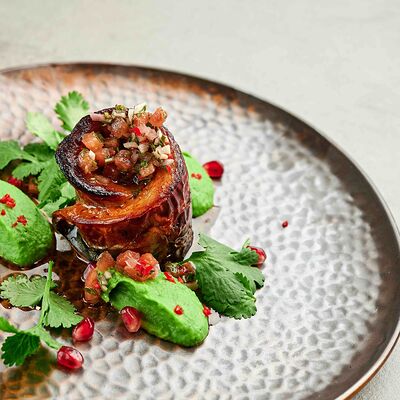 Филе скумбрии с томатной сальсой и пюре из зеленого горошка в Pivino по цене 550