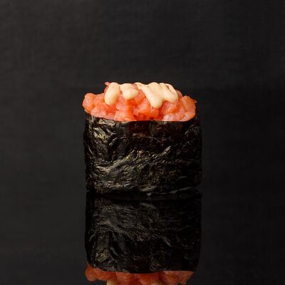 Острый Копченый лосось в Sushi Bar по цене 179 ₽