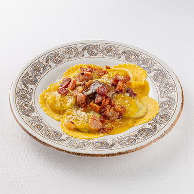 Равиоли с тыквой с беконом и белыми грибами в La Scala Trattoria Ignazio по цене 39 р.