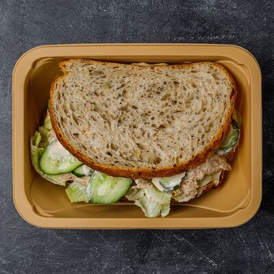 Сэндвич с тунцом на цельнозерновом хлебе с семенами чиа в Coffeebrain по цене 300 ₽