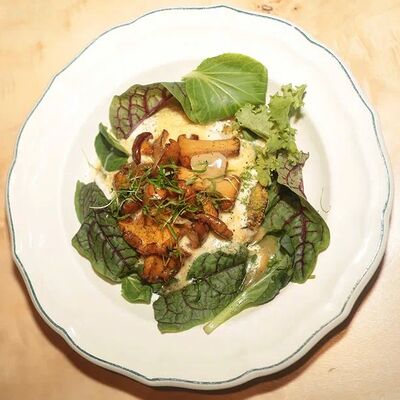 Блинчики с томленой уткой и грибами в Луи по цене 890 ₽