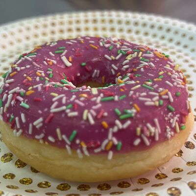 Донат с ягодной начинкой в Ремит Хот-дог по цене 150 ₽