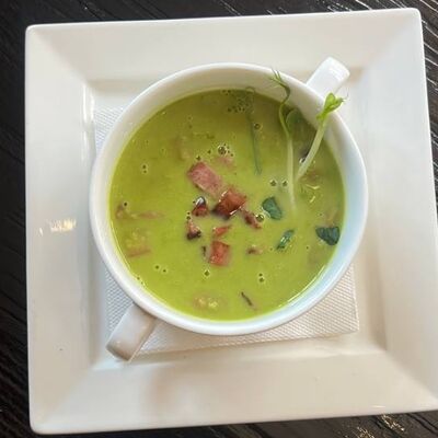 Суп-пюре из зеленого горошка с колбасками в Длинный нос по цене 190 ₽