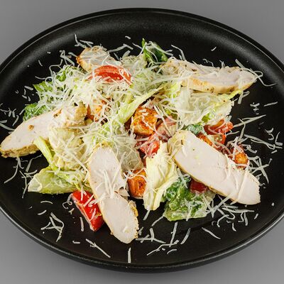 Цезарь с курицей в Meat & Grill по цене 590 ₽