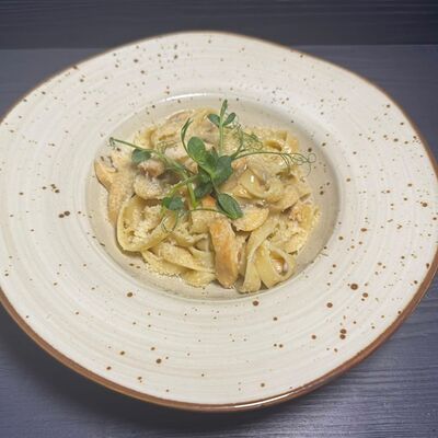 Фетучини с курицей и грибами в Полнолуние по цене 600 ₽