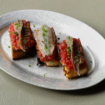 Фокачча, кантабрийский анчоус, сардины в Saray по цене 1250 ₽