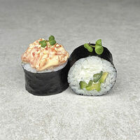 Ролл с лососем тартар в Risoy