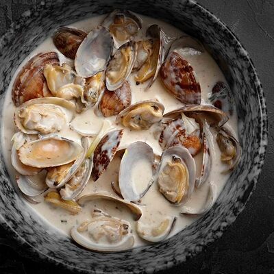 Галактические вонголе в сливочном соусе в Мидийная личность по цене 888 ₽