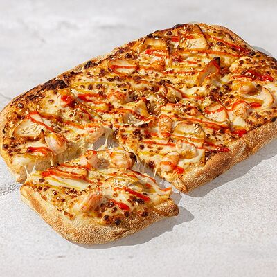 Пицца Карри с креветками и цыпленком в Eazzy Pizza по цене 670 ₽
