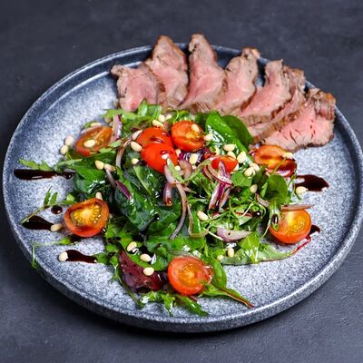 Салат с ростбифом в Мясоедовская по цене 1100 ₽