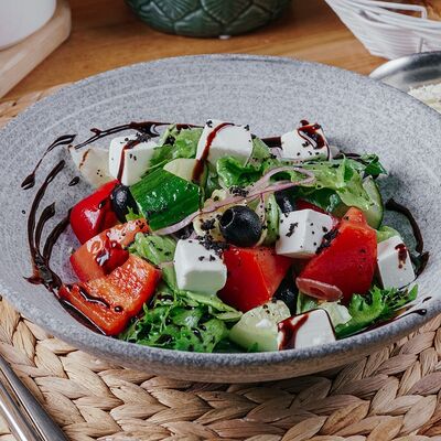 Д* Салат Греческий в ЭлеКафе по цене 540 ₽