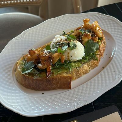 Тартин с креветками в Salva dor bistro по цене 650 ₽