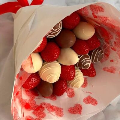 Букет из клубники в шоколаде Lamour в Berry sweets по цене 3575 ₽