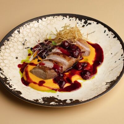 Утиная грудка с пюре из батата в Fatto a mano по цене 990 ₽