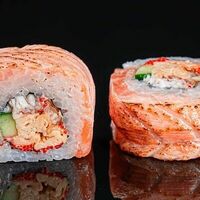 Роллы опалённый лосось в ЛАПША НА сУШИ