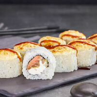 Ролл Нежный с лососем запеченный в Суши Мастер