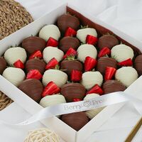 Клубника в шоколаде Два шоколада М в Berry Present