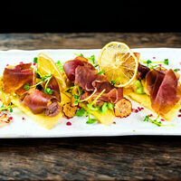 Мини брускетты с вяленной говядиной в Рестобар Литера
