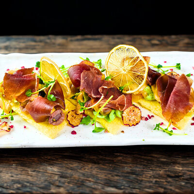 Мини брускетты с вяленной говядиной в Рестобар Литера по цене 690 ₽