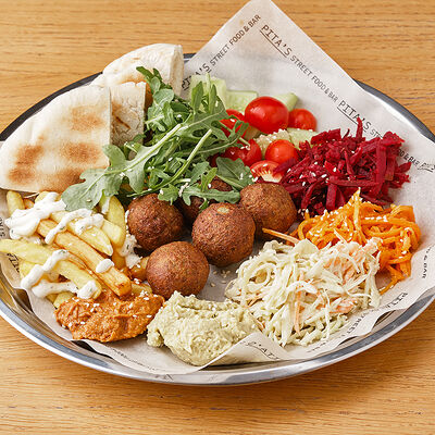 Тарелка с фалафелем в Pita's по цене 540 ₽