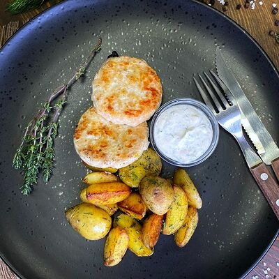 Котлетки из индейки с печёным картофелем бэби в Гастробар DOM по цене 400