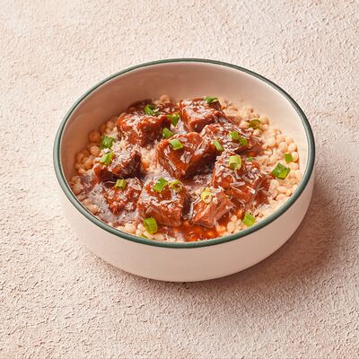 Томленая говядина с птитимомв Хачапури выпечка и вино по цене 720 ₽