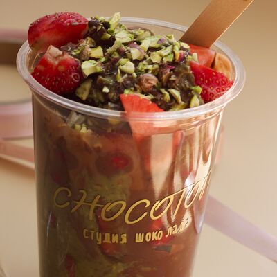 Клубника в шоколаде по-дубайскив Chocoton по цене 2750 ₽