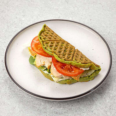 Цезарь в Vaffel Норвежские вафли, завтраки, кофе по цене 460 ₽